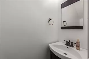 628 W Crk Blf Cv, Sandy, UT 84070 - Photo 7