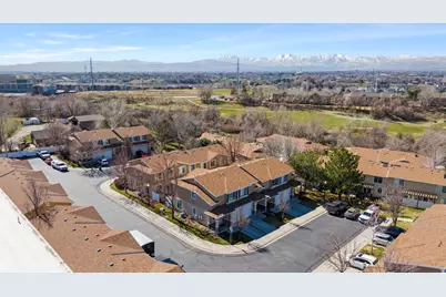 628 W Creek Bluff Cv, Sandy, UT 84070 - Photo 33