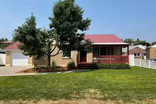 585 E 400 S, River Heights, UT 84321 - Photo 15
