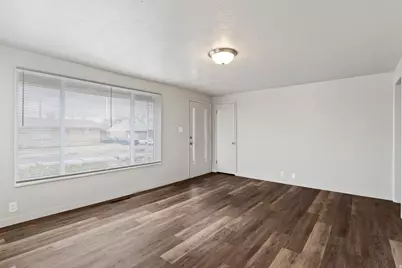 138 Lynnwood Dr, Clearfield, UT 84015 - Photo 3