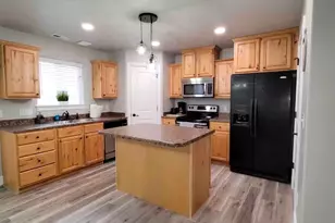 484 N Cottonwood Cir E, Roosevelt, UT 84066 - Photo 3