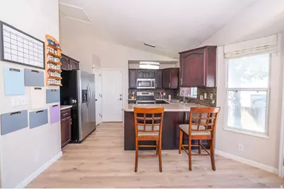 587 E Eastpointe Cir N, North Salt Lake, UT 84054 - Photo 9