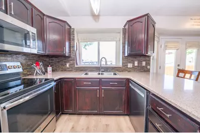 587 E Eastpointe Cir N, North Salt Lake, UT 84054 - Photo 13