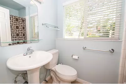 587 E Eastpointe Cir N, North Salt Lake, UT 84054 - Photo 27