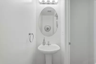 1218 N Moonlight Dr, Elk Ridge, UT 84651 - Photo 11