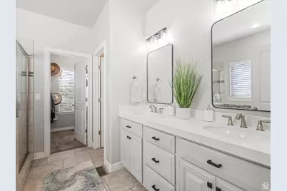 1600 W 200 N, Layton, UT 84041 - Photo 11