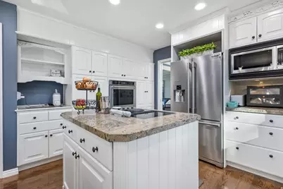 5155 S 2050 E, Holladay, UT 84117 - Photo 9