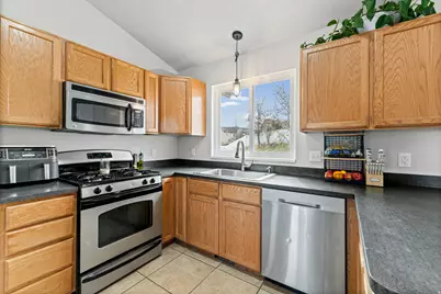 6976 S Kokopelli Ct W, West Jordan, UT 84081 - Photo 9