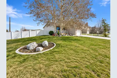 1284 N 900 W, Clinton, UT 84015 - Photo 3