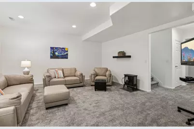 566 E 9270 S, Sandy, UT 84070 - Photo 15