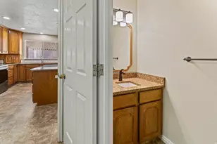 237 S Ridgeview Dr, Orem, UT 84058 - Photo 13