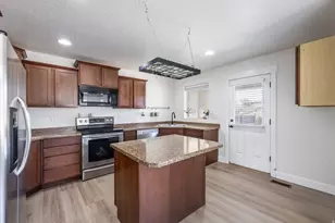 4043 E Oakland Hills Dr, Eagle Mountain, UT 84005 - Photo 7