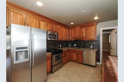 2425 E 6660 S, Cottonwood Heights, UT 84121 - Photo 9