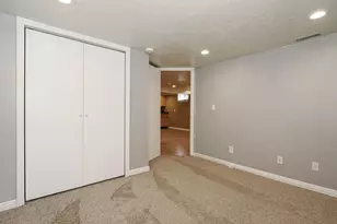 2425 E 6660 S, Cottonwood Heights, UT 84121 - Photo 37