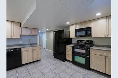 2425 E 6660 S, Cottonwood Heights, UT 84121 - Photo 25