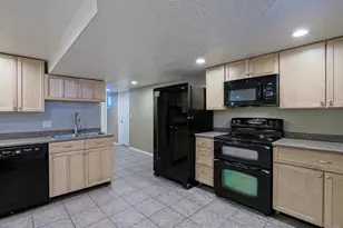 2425 E 6660 S, Cottonwood Heights, UT 84121 - Photo 25