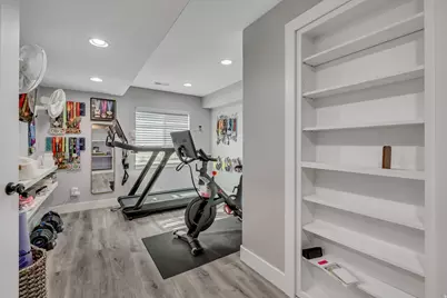 8223 S 1000 E, Sandy, UT 84094 - Photo 31