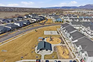 1041 W Painted Horse Ln, Bluffdale, UT 84065 - Photo 35