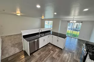 107 E Ashgrove Ln, Saratoga Springs, UT 84045 - Photo 3