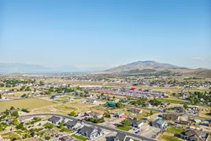 2313 E Patriot Dr, Eagle Mountain, UT 84005 - Photo 9