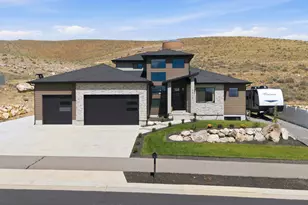 2313 E Patriot Dr, Eagle Mountain, UT 84005 - Photo 3