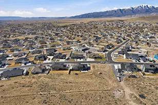 2313 E Patriot Dr, Eagle Mountain, UT 84005 - Photo 9