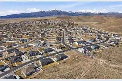 2313 E Patriot Dr, Eagle Mountain, UT 84005 - Photo 65