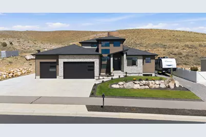 2313 E Patriot Dr, Eagle Mountain, UT 84005 - Photo 3