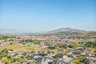 2313 E Patriot Dr, Eagle Mountain, UT 84005 - Photo 9