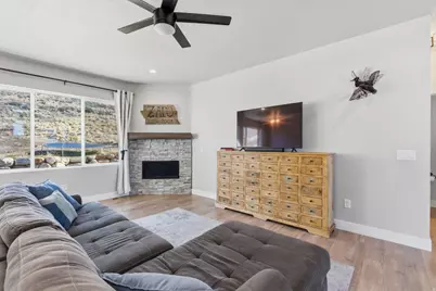 2313 E Patriot Dr, Eagle Mountain, UT 84005 - Photo 19