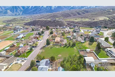 650 E Bridger Ln, Elk Ridge, UT 84651 - Photo 15