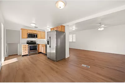 7161 S 2155 E, Cottonwood Heights, UT 84121 - Photo 7