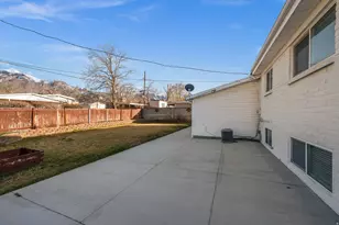 7161 S 2155 E, Cottonwood Heights, UT 84121 - Photo 25