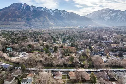 6066 S 2075 E, Holladay, UT 84121 - Photo 15