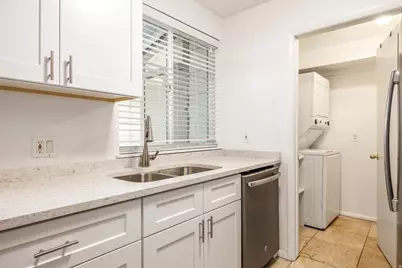 6066 S 2075 E, Holladay, UT 84121 - Photo 5