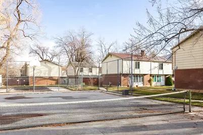 6066 S 2075 E, Holladay, UT 84121 - Photo 13