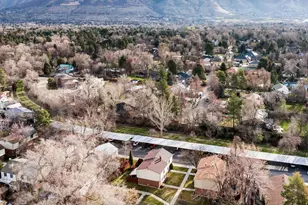 6066 S 2075 E, Holladay, UT 84121 - Photo 17