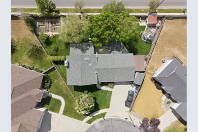 1320 E Woodhill Cir, Sandy, UT 84092 - Photo 49