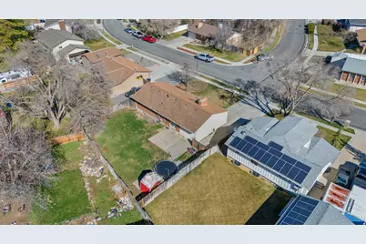 876 E Chariot Dr, Sandy, UT 84094 - Photo 27