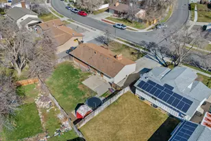 876 E Chariot Dr, Sandy, UT 84094 - Photo 27