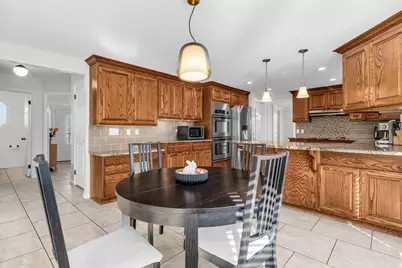 8921 S Shady Meadow Dr, Sandy, UT 84093 - Photo 3