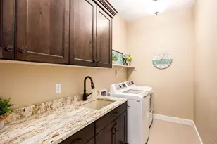 10847 S Hiddenwood Dr, Sandy, UT 84092 - Photo 33