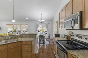 2159 E Bald Eagle Ct S, Draper, UT 84020 - Photo 7