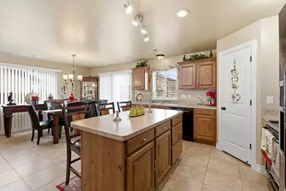 602 Ridge Place Dr, Ogden, UT 84404 - Photo 9