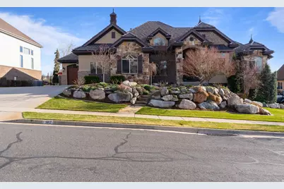 1582 Hidden Springs Pkwy, Fruit Heights, UT 84037 - Photo 3