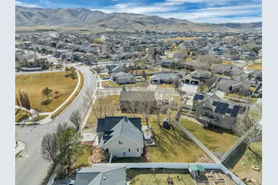 332 W Hillside Dr, Saratoga Springs, UT 84045 - Photo 37
