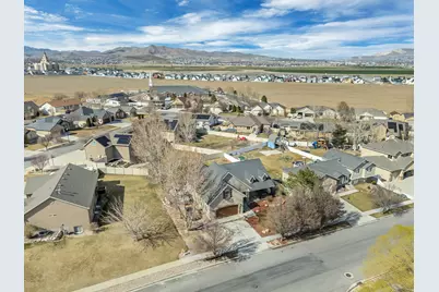 332 W Hillside Dr, Saratoga Springs, UT 84045 - Photo 35