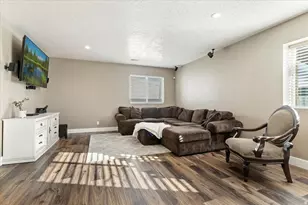 6521 S Mount Adams Dr, West Valley, UT 84118 - Photo 23