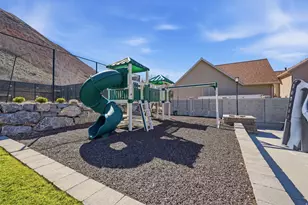 714 E Draper Heights Way, Draper, UT 84020 - Photo 9