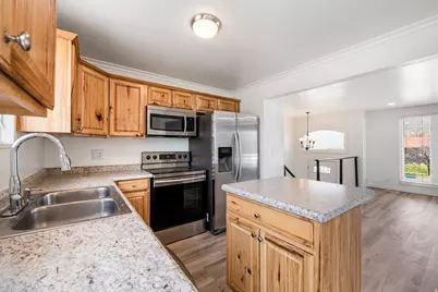 9822 S Darin Dr, Sandy, UT 84070 - Photo 3